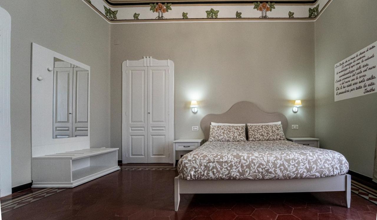 Gli Specchi Di Archimede Bed & Breakfast Сиракуза Екстериор снимка